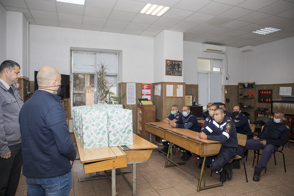 Община Стара Загора дари работно облекло на пожарникари