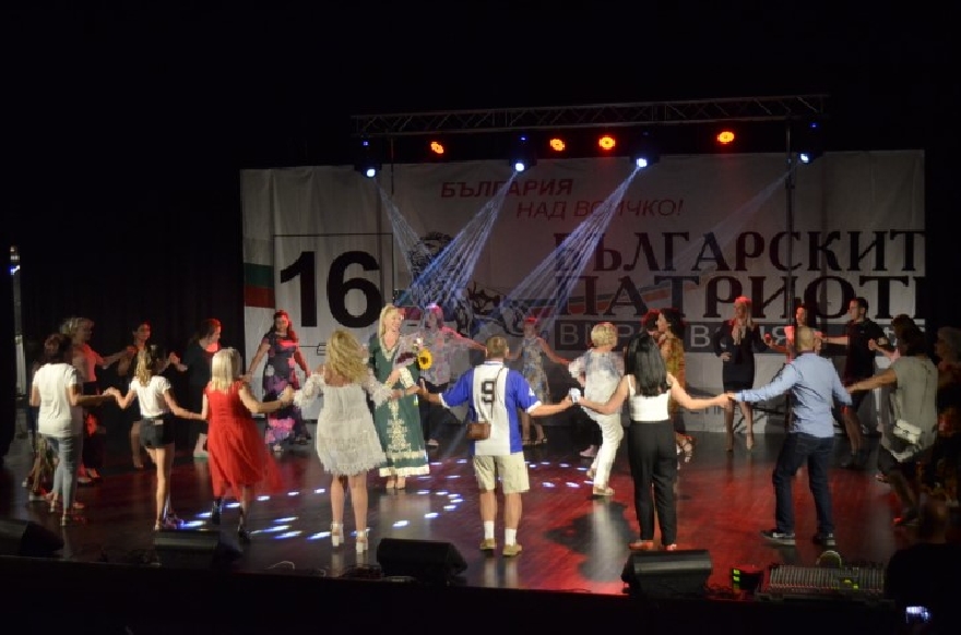 Българските патриоти закриха кампанията си в Стара Загора с концерт на родни поп звезди