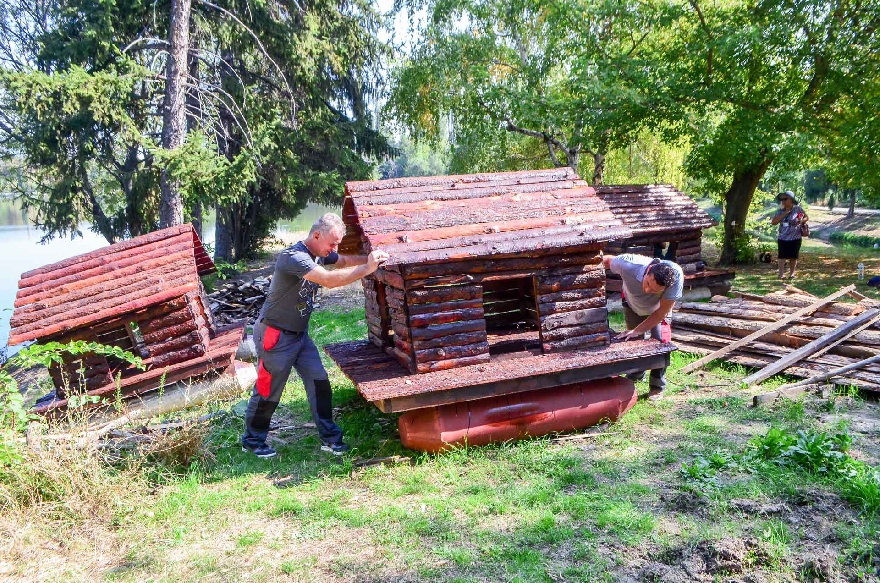 Ремонтираха патешките къщурки в езеро  Загорка