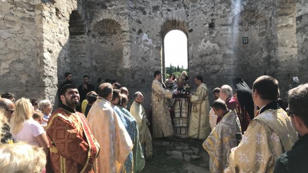 Владиката служи днес в потопената църква в яз. Жребчево