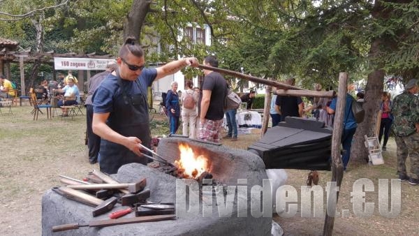 Майстори демонстрираха стари занаяти в Чирпанлиевата къща