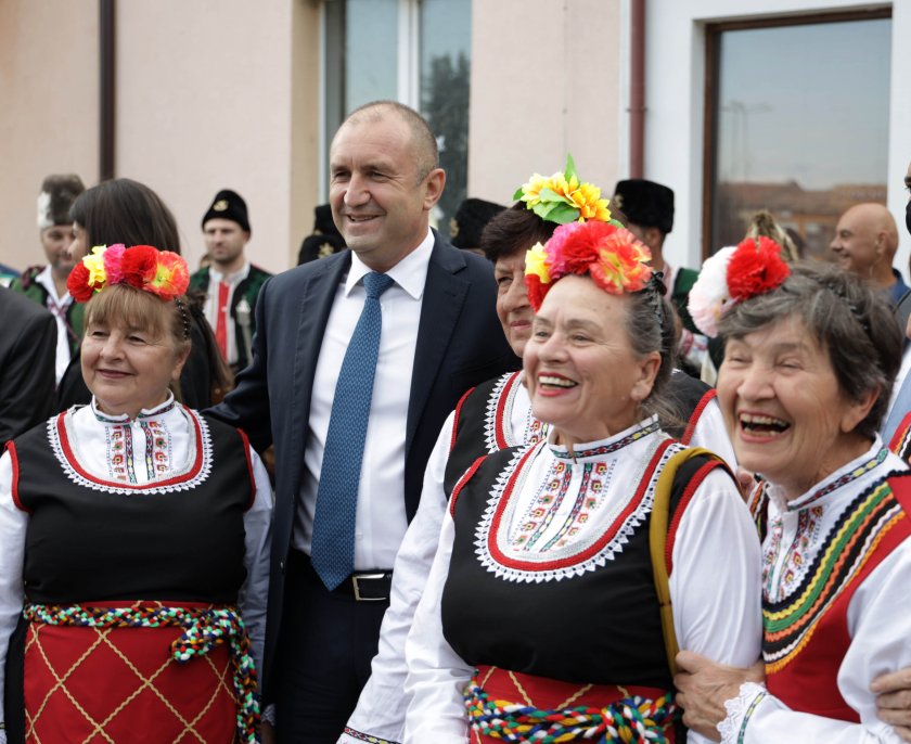 Президентът Радев участва в честванията за Съединението в Чирпан