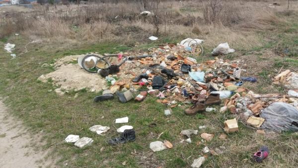 Откриха останки от човешко тяло в незаконно сметище край Казанлък