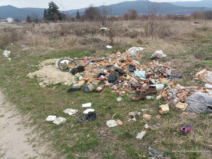 Откриха останки от човешко тяло в незаконно сметище край Казанлък