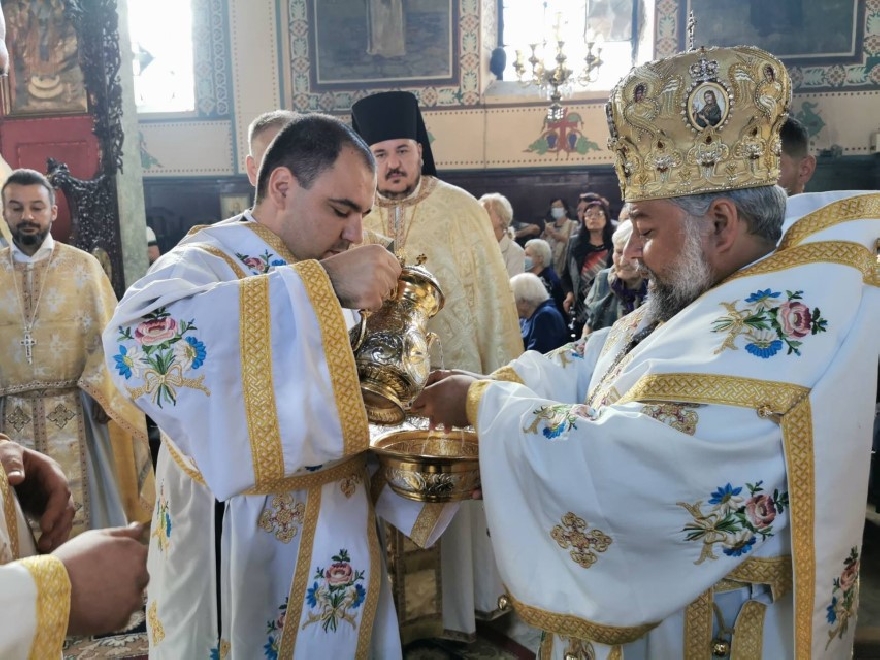 На Кръстовден Дядо Киприан измоли сполука за българските ученици