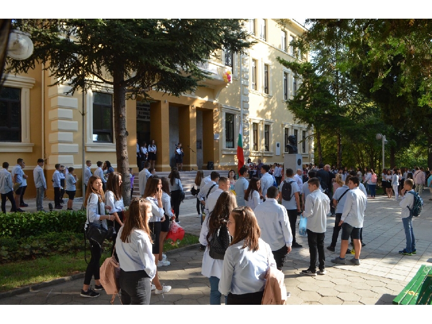 33 000 ученици в Старозагорско днес тръгват присъствено на училище