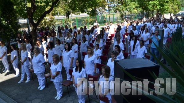 66 бъдещи акушерки и медицински сестри от ТрУ откриха учебната година