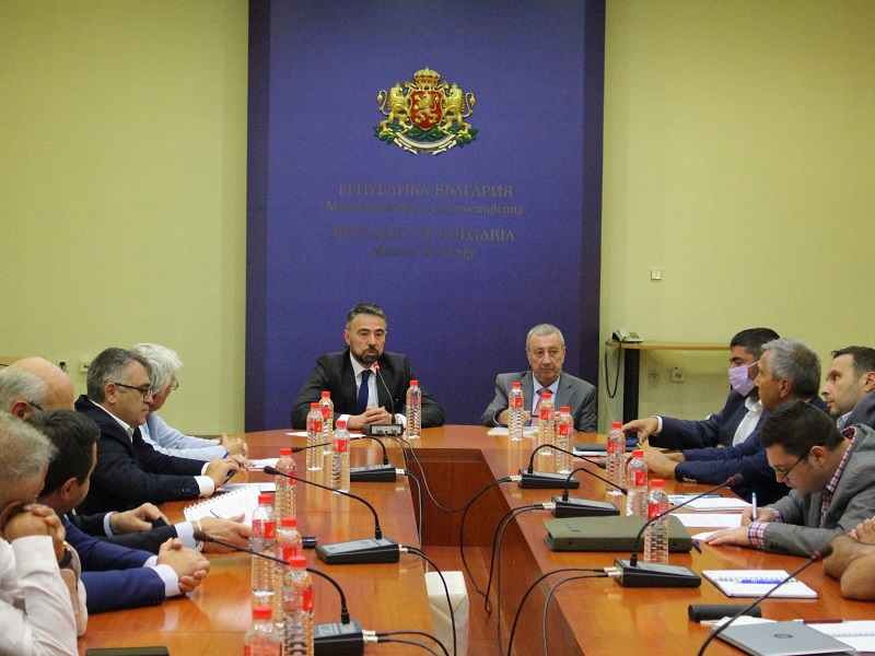 Обмислят промени в правилата за търговия с ток на борсата