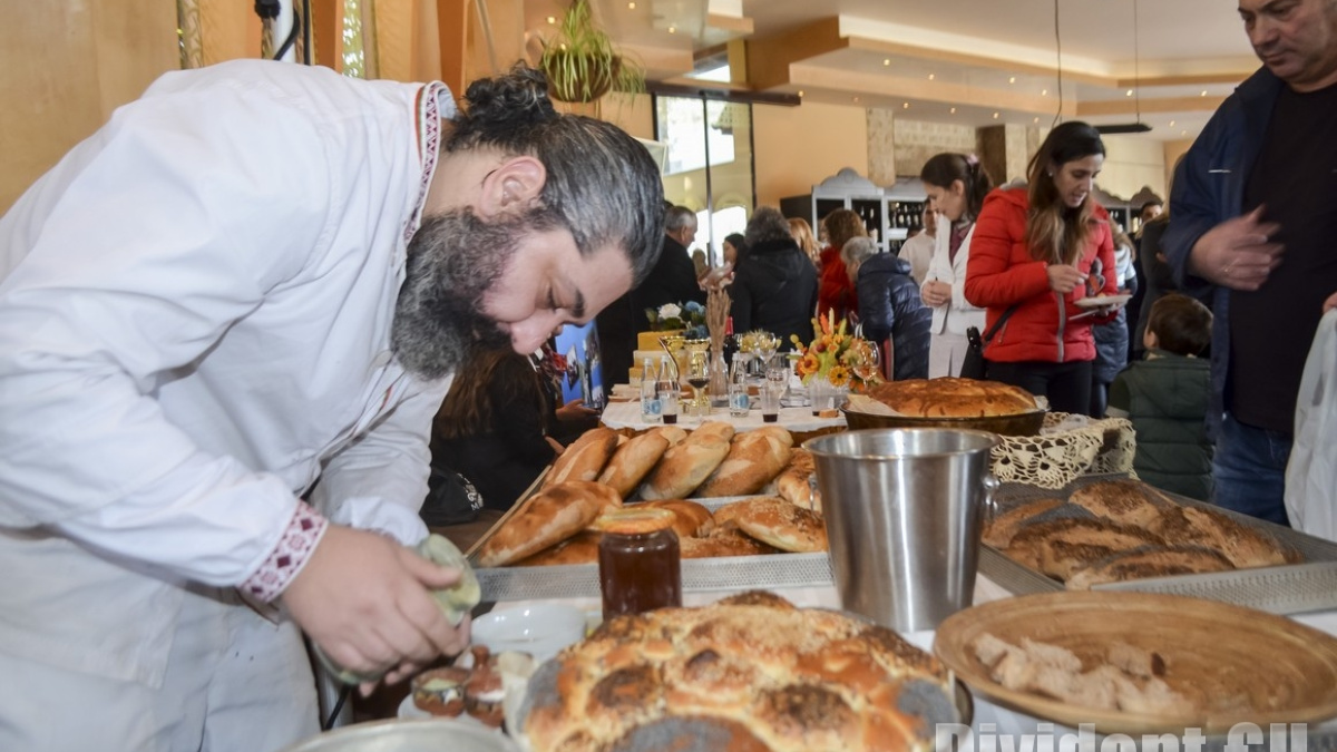 Змейовски баби въртят погачи на Фестивал Хляб и Вино 2019 в Стара Загора