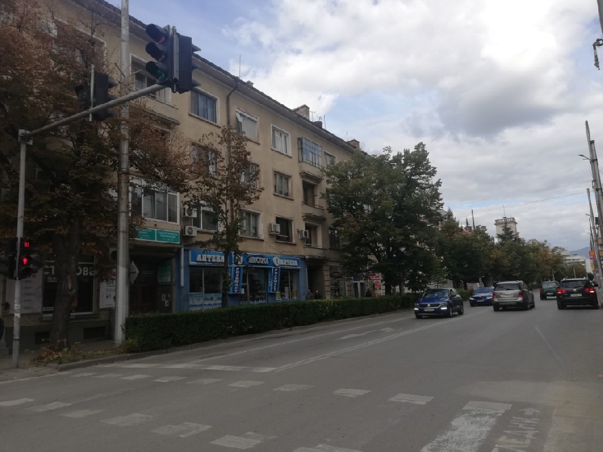 Затварят за два часа  платно от централен булевард в Казанлък