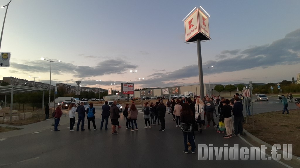 Пуснаха под домашен арест младежа, връхлетял с колата си върху три жени