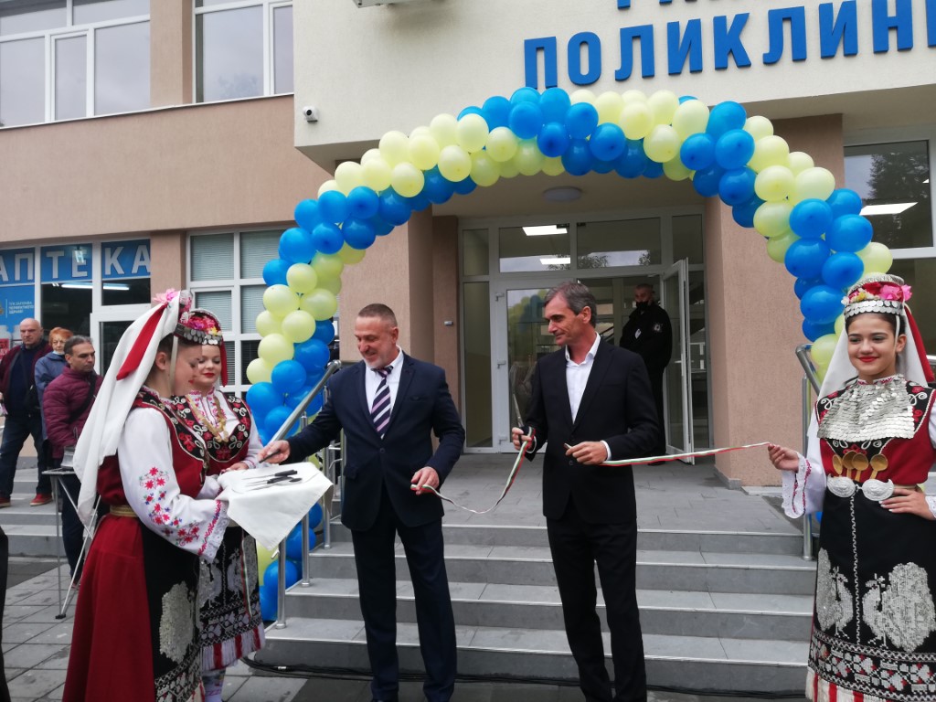 Откриха обновената сграда на ДКЦ - Поликлиника в Казанлък