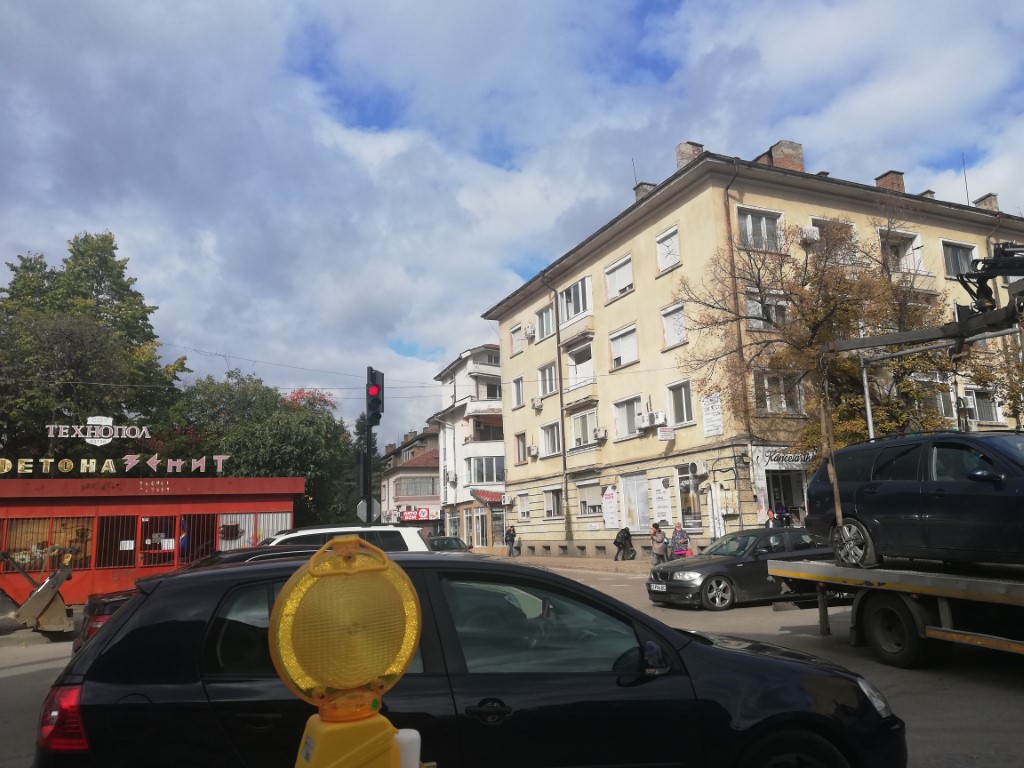 Промени за движението на  МПС по централните улици на Казанлък от утре