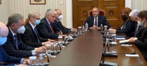 Радев с критика за  начина на въвеждане на зеления сертификат