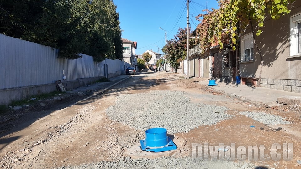 Започнаха ремонтни дейности в участък от уличната мрежа в кв. Самара 1