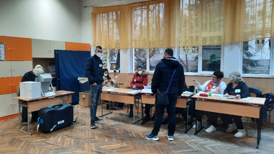 Изборният ден в Стара Загора започна нормално