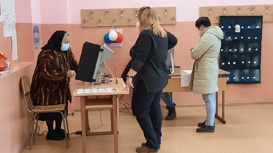Объркани избиратели накъсаха от яд разписките от гласуването си в Стара Загора