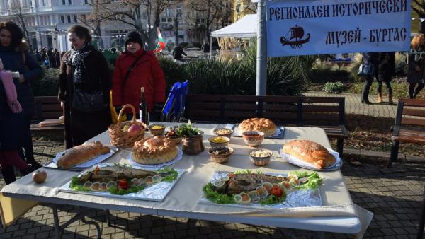 Вкусен рибен курбан раздават в Бургас по случай  празника на града - Никулден