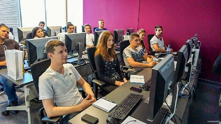 VMware с безплатна академия за талантливи студенти по компютърни науки