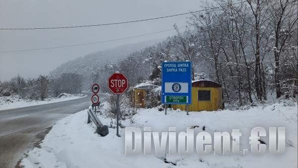 Сняг на Шипка и Хаинбоаз, призовават за внимателно шофиране
