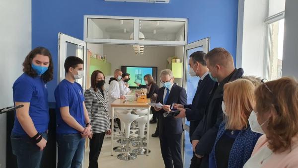 Министър Николай Денков откри STEM център в ППМГ Акад. Никола Обрешков в Бургас