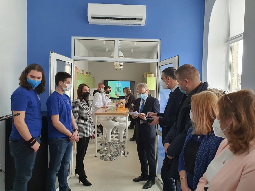 Министър Николай Денков откри STEM център в ППМГ Акад. Никола Обрешков в Бургас