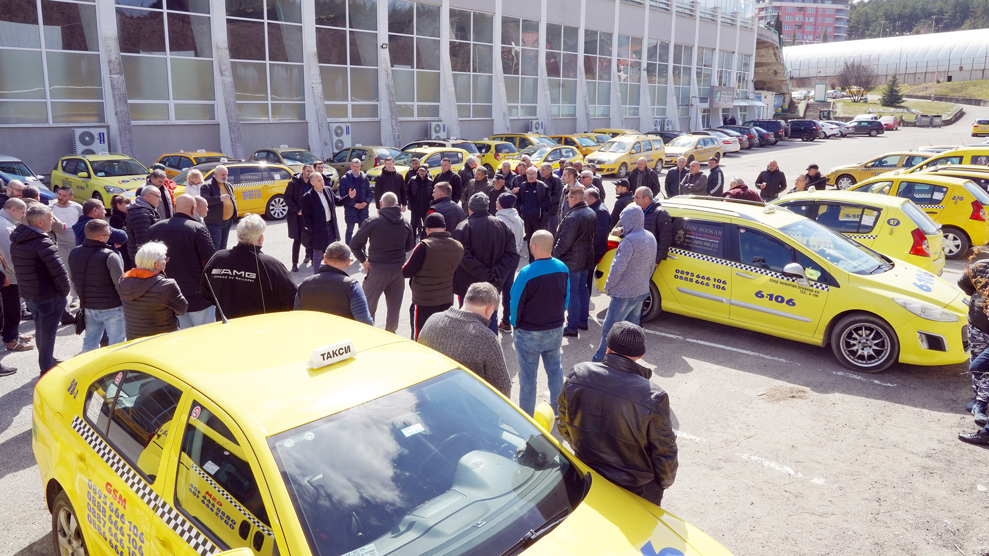 Ръстът в цените на горивата  застрашава бранша, предупредиха таксиметровите шофьори