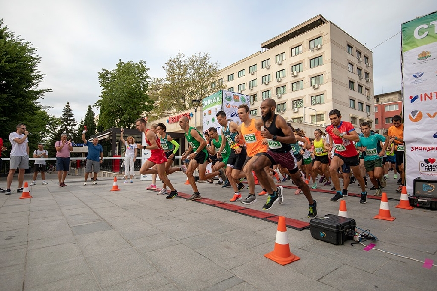 Над 800 бегачи ще стартират в  Маратон Стара Загора  2022 тази неделя   