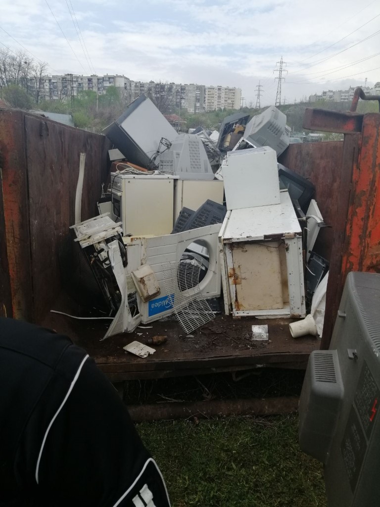Близо 18 000 кг отпадъци събраха в кампанията за почистване на Казанлък