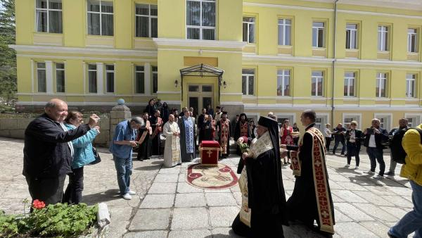 Осветиха реновираната сграда в манастирския комплекс  в Шипка