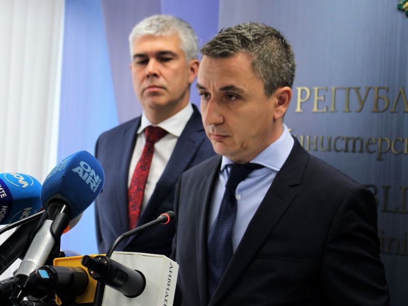 Министър Николов: България няма да води преговори за доставка на природен газ под натиск