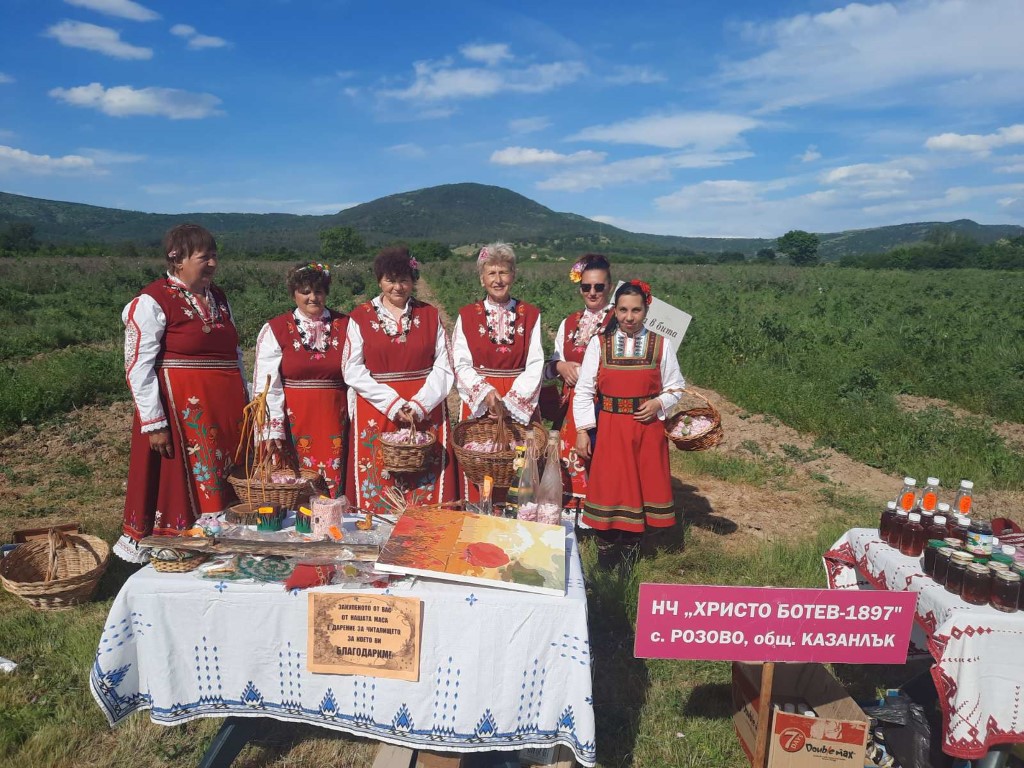 Ритуален розобер събира на казанлъшкото поле гости от страната и чужбина