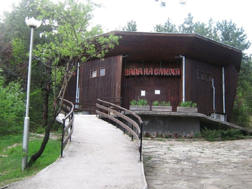 Залата на смеха в Стара Загора ще работи само за организирани групови посещения