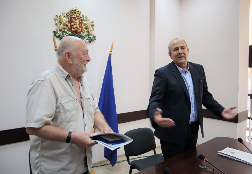 Актьорът Ивалин Димитров получи Почетния знак на областния управител