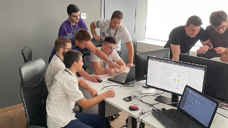 32-ма ученици започват стаж в най-голямата IT фирма в Стара Загора