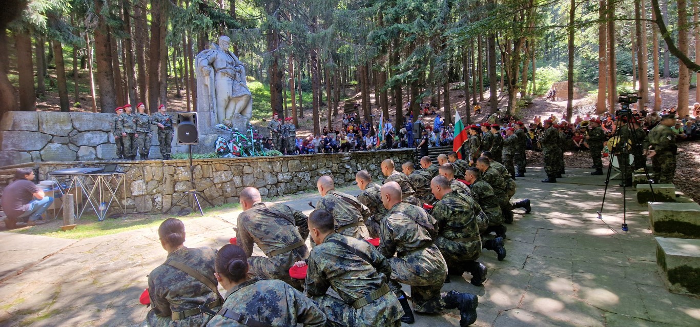 Родолюбиви българи се поклониха пред подвига на Хаджи Димитър