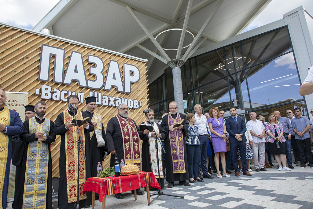 Откриха официално обновения покрит пазар Васил Шаханов в Стара Загора