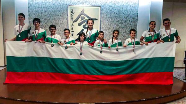 Два сребърни и четири бронзови медала спечелиха младите математици на Стара Загора