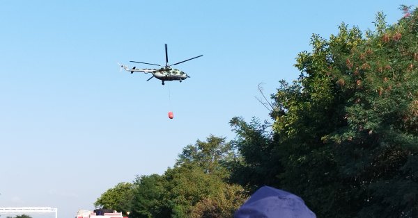 Локализиран е пожарът, пламнал до военния полигон в Казанлък