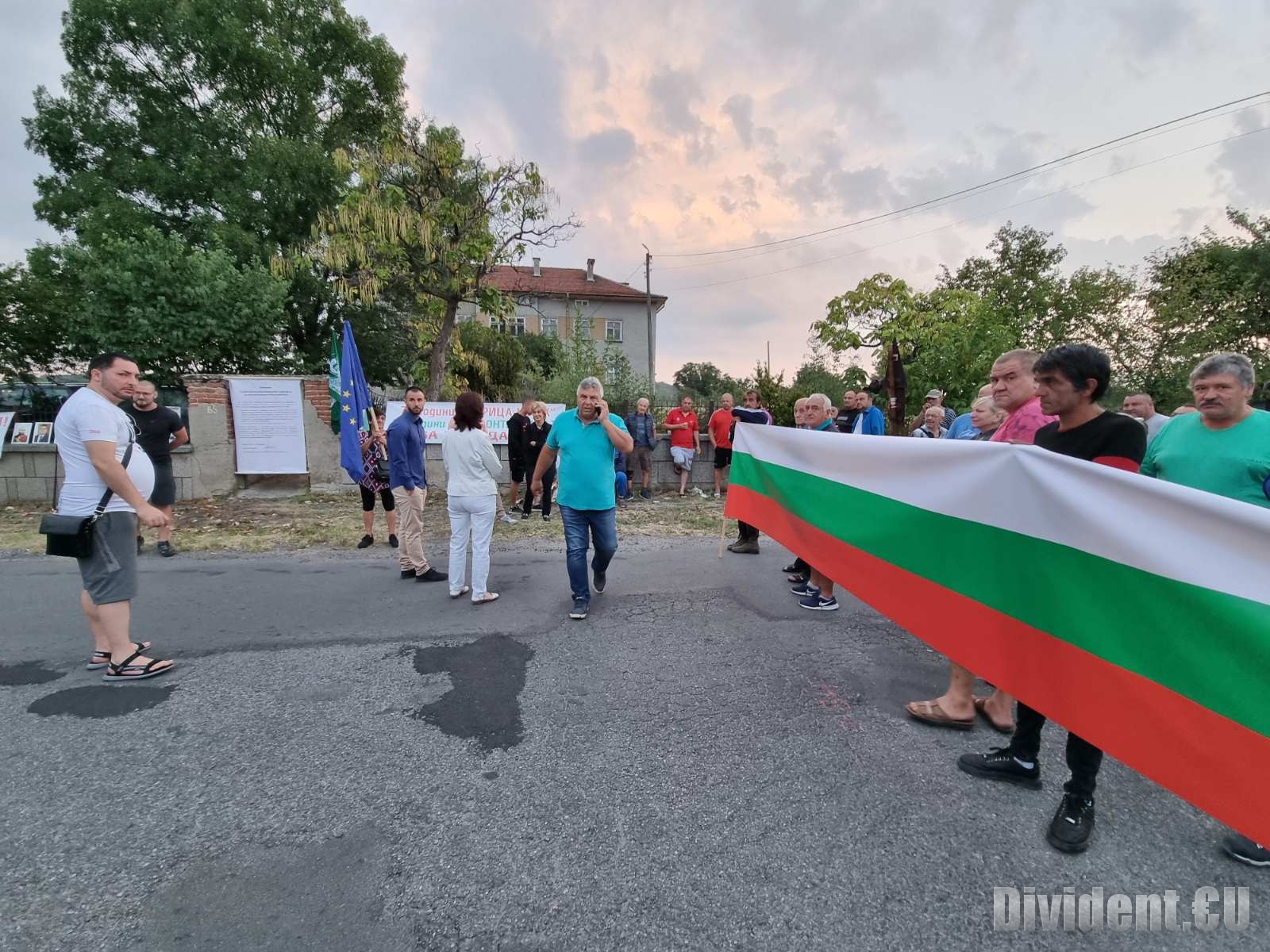Пореден протест блокира пътя между Обручище и Мъдрец