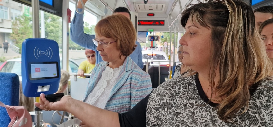 Кметът на Казанлък: Ползването на новата билетна система е удобно, бързо и по-евтино
