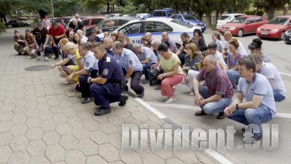 Полицаите от Стара Загора с минута мълчание за загиналите си колеги в Бургас