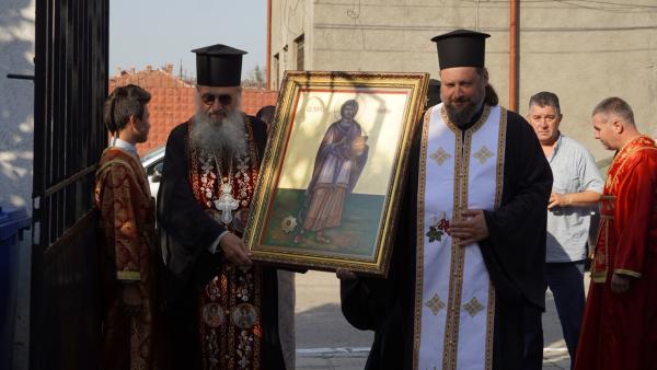 В Старозагорска епархия се поклониха пред икона на св. Трифон с вградена частица от мощите му