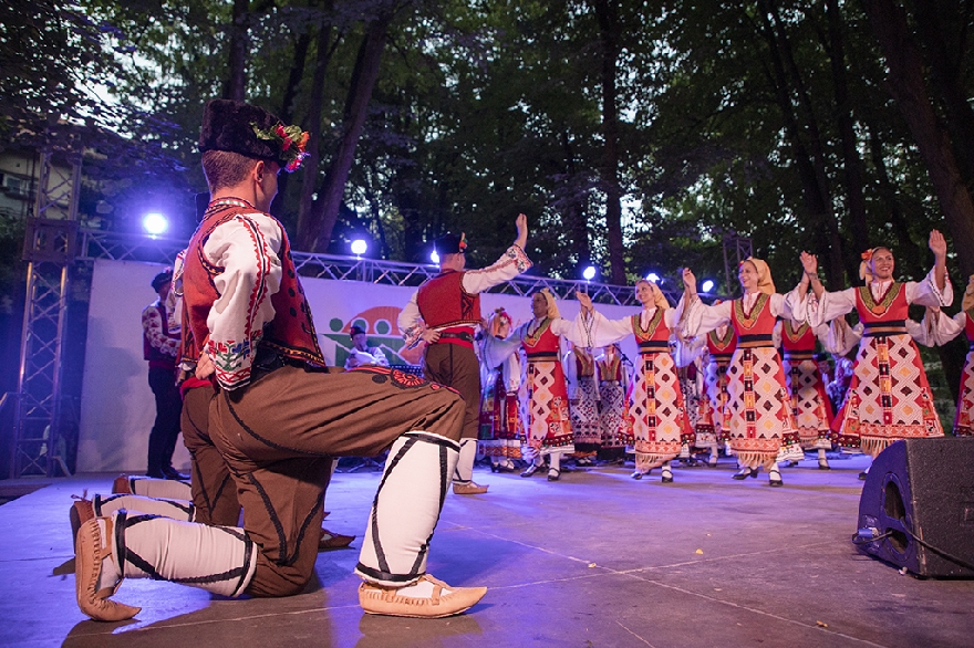 Таланти от Петрич и Разград с голямата награда от Националния фестивал Богородична стъпка