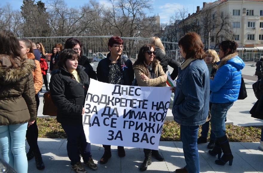 Стартовата заплата на медицинските сестри става 950 лв.