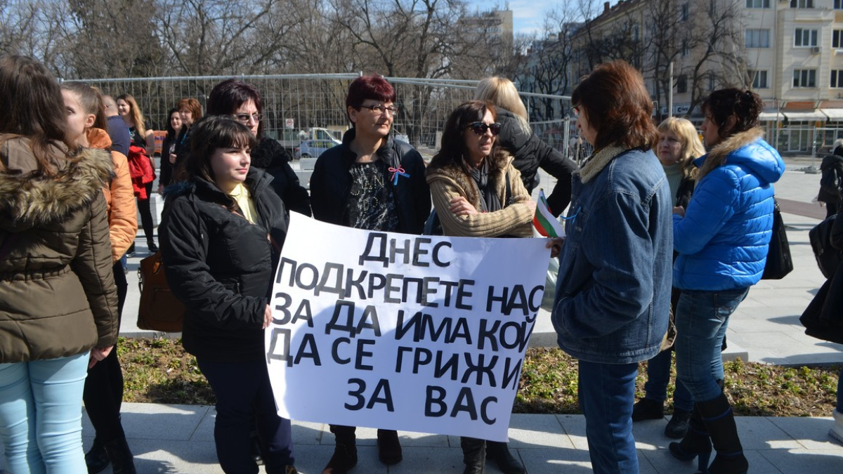 Стартовата заплата на медицинските сестри става 950 лв.