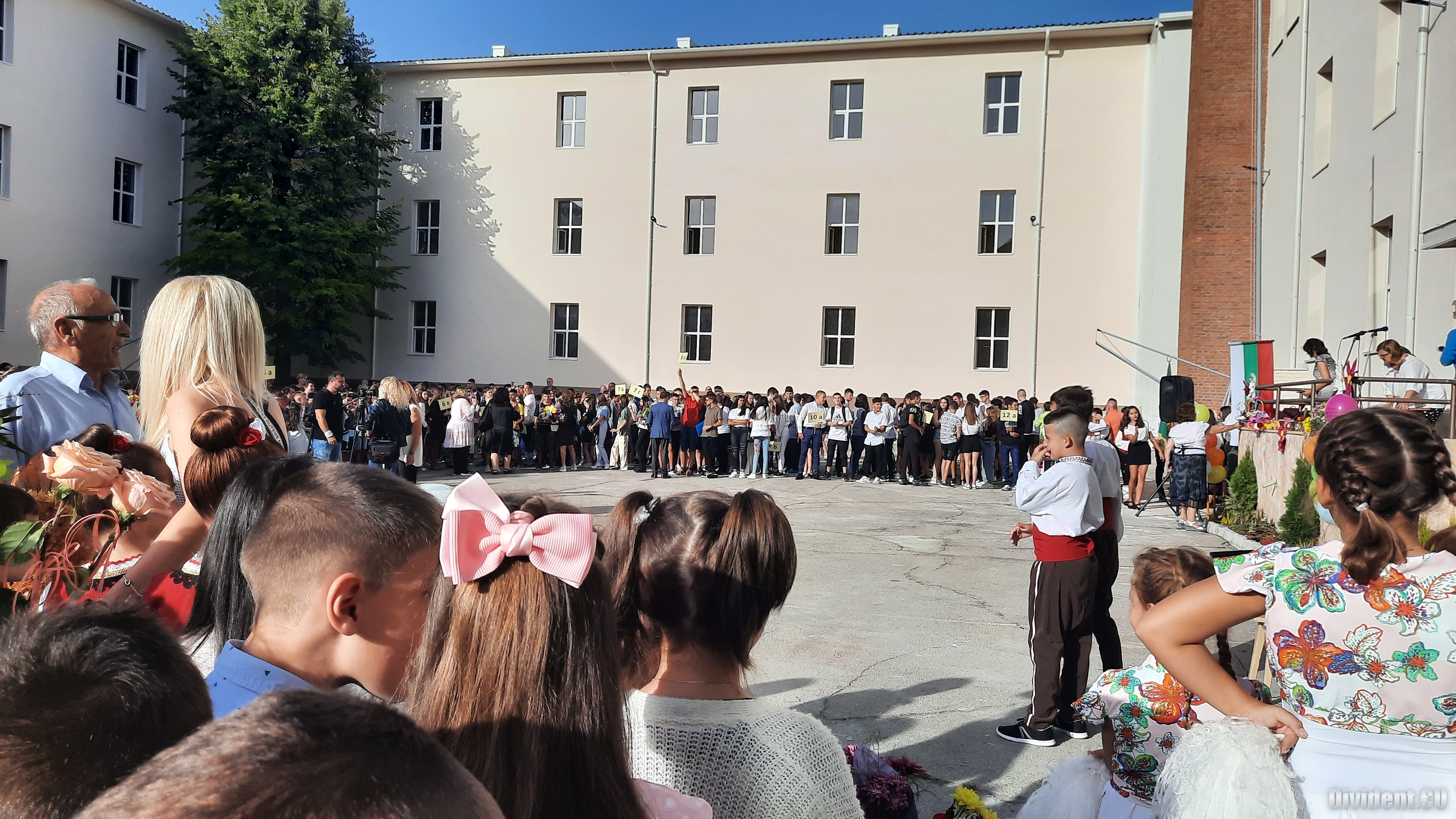 Две старозагорски училища посрещнаха възпитаниците си в напълно обновени сгради