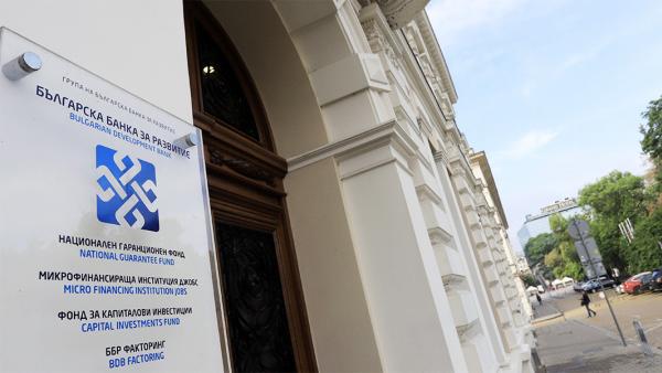 Министър Пулев: Намаляваме заплатите на надзора на ББР на 2 000 лв. Сметната палата влиза в банката