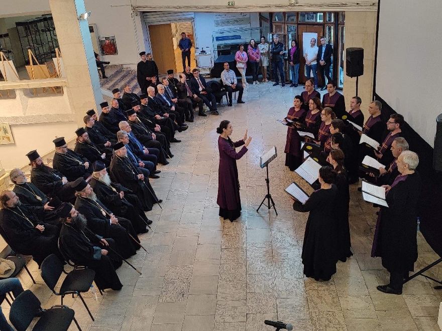 С вечерно богослужение започна вторият ден от честванията на 120 години Шипченски манастир