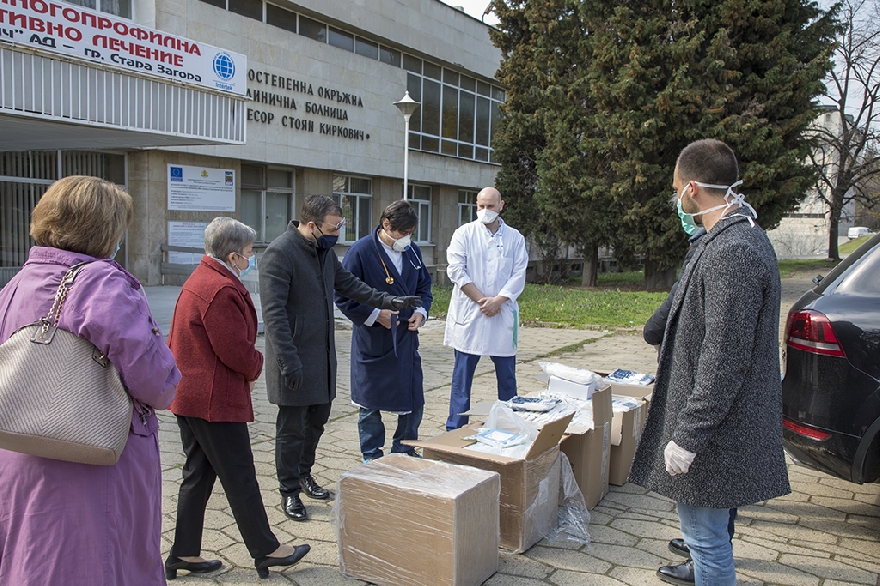 Ротарианци дариха защитни облекла за анестезиолозите в УМБАЛ Проф. д-р Стоян Киркович